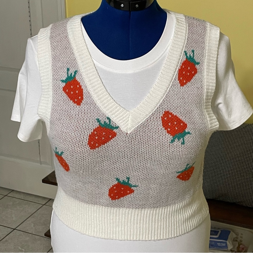 No Comment Strawberry Pattern Knit Vest - Picture 3 of 10